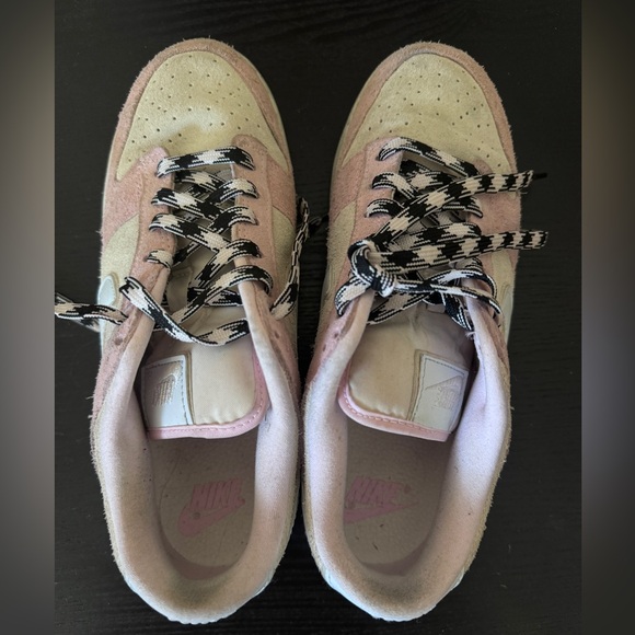Cute Nike dunks! Great condition. - Picture 3 of 5